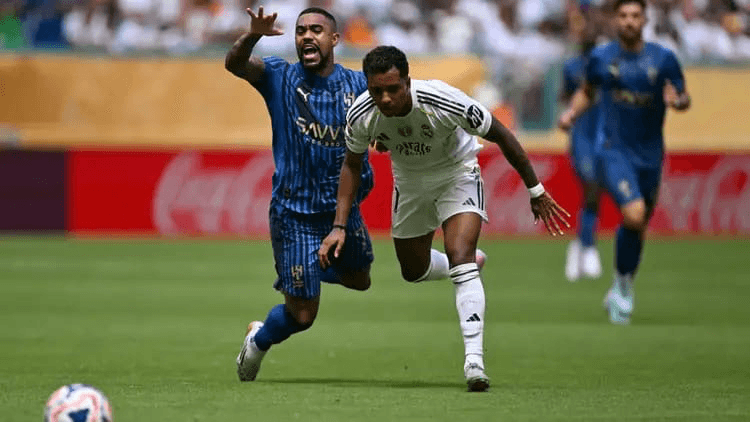 ضربة موجعة للهلال مالكوم يقلب الطاولة ويقترب من الانضمام إلى القادسية بعد كأس العالم للأندية