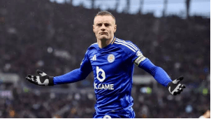 وافق على اللعب في إيطاليا.. فان بيرسي يخسر سباق التعاقد مع جيمي فاردي!