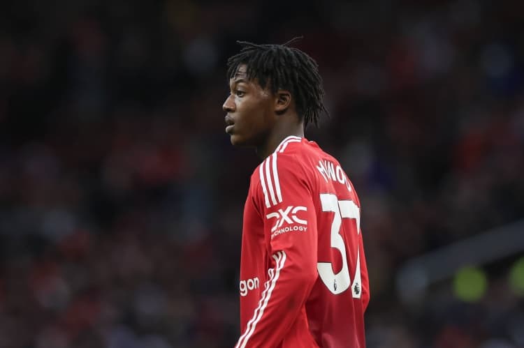 ماينو يرغب في الانضمام إلى نابولي والاجتماع بزملائه السابقين ماكتوميني وهويْلوند