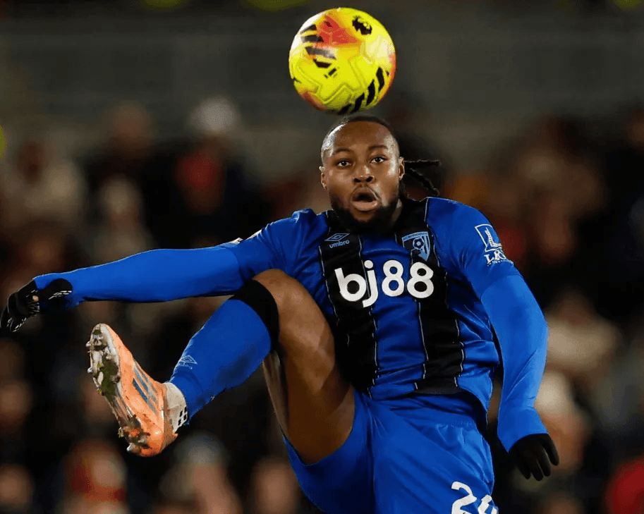 سيدفع مانشستر سيتي شرط إطلاق سراح سيمينيو البالغ 65 مليون جنيه على 3 أقساط سنوية، ويعرض راتباً أسبوعياً أساسياً بقيمة 150 ألف جنيه