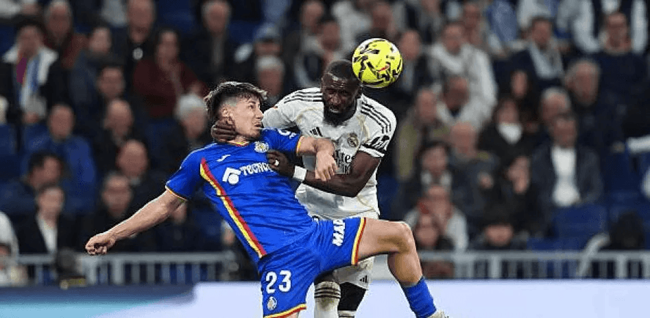 VAR Controversy! Rüdiger’s Knee-To-Face Escapes Punishment – Officials Let It Slide As Unintentional In Real Madrid’s Shock Defeat!